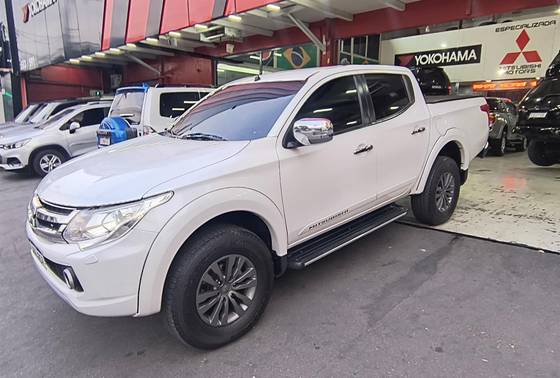 MITSUBISHI L200 TRITON 2.4 16V TURBO DIESEL SPORT HPE-S CD 4P 4X4 AUTOMÁTICO